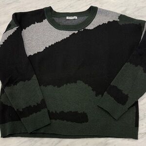 Trendy Black and Green Crewneck Sweater